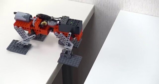 Соревнование шагоходов из конструктора