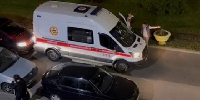 «Давай без вопросов!»: в Петербурге мужчина решил припомнить водителю скорой 90-е