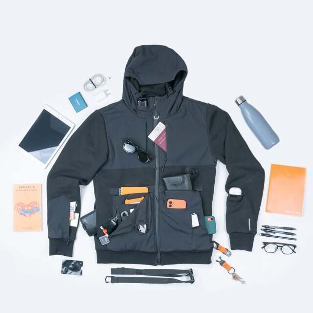 Итальянцы выпустили толстовку с 28 карманами