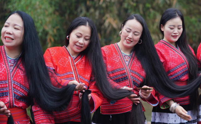 Китаянки, которые стригутся лишь дважды в жизни и едят шампунь