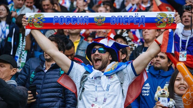 Как заставить жену смотреть футбол