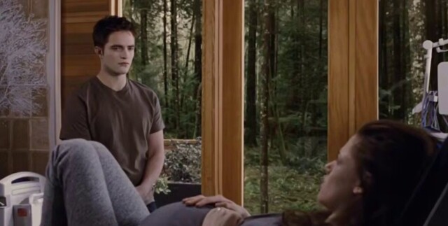 Роберт Паттинсон едва не рассмеялся в «Сумерках», и этот момент остался в фильме