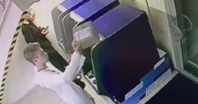 Парень похитил смартфон, забытый владельцем