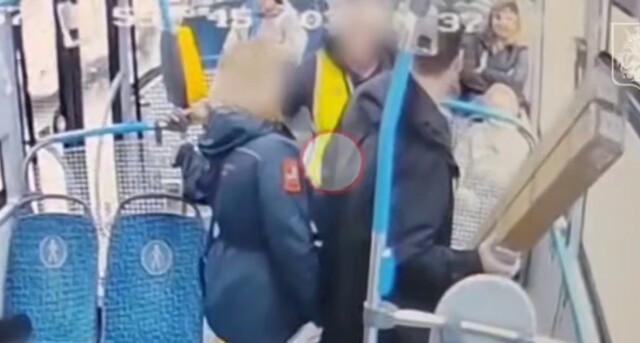 Безбилетник распылил содержимое газового баллончика в лица контролеров