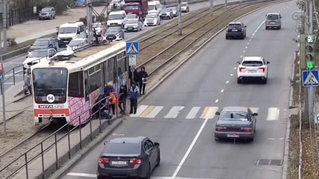ДТП в Улан Удэ - Пьяный и Трамвай "Хоть бы хны!"