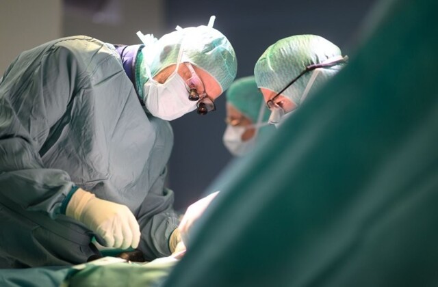 В Казахстане мужчина на спор проглотил 26 ручек