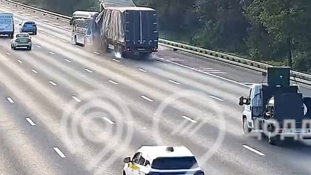 ДТП на 85-м километре МКАД "Здравствуйте, это электробус! А это фура! Будем знакомы"