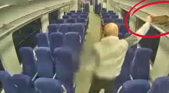 Дед прикарманил себе платье в электричке