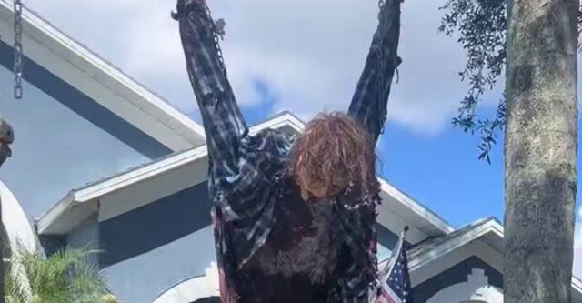 Жуткая кукла на Хэллоуин