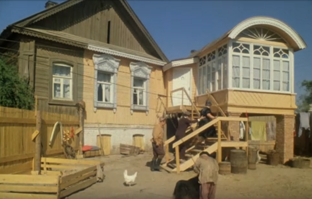 На какую сумму потянуло нажитое добро Горбушкина из комедии Леонида Гайдая "Не может быть!", и какой эквивалент этим деньгам в наши дни