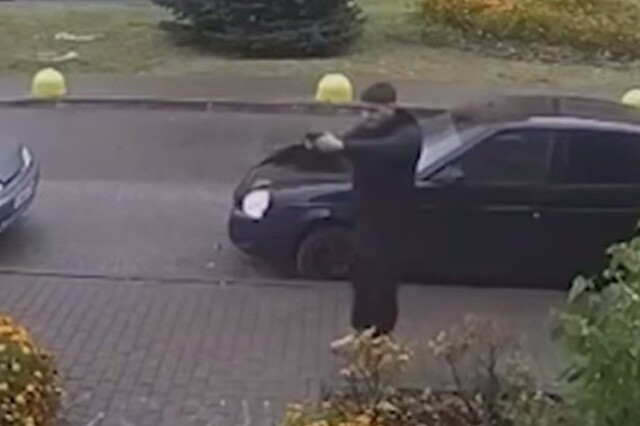 В Набережных Челнах мужчина открыл охоту на дворника