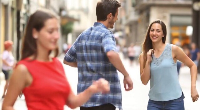 Нейросеть научила героев мемов танцевать