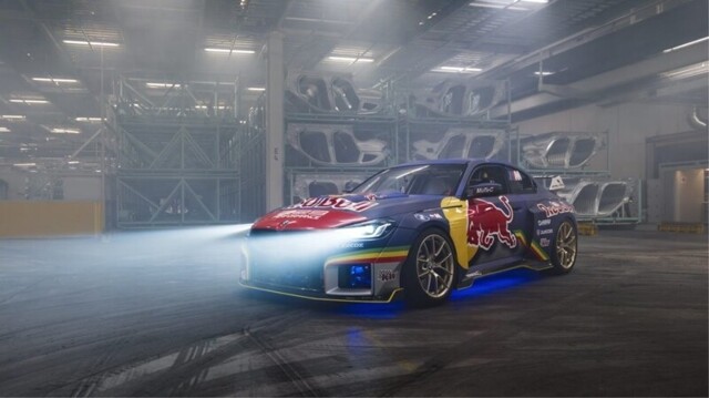 Дрифт 1100-сильного BMW M2 на заводе в Мюнхене