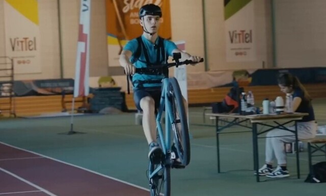 Французский велосипедист установил мировой рекорд, проехав 150 км на заднем колесе