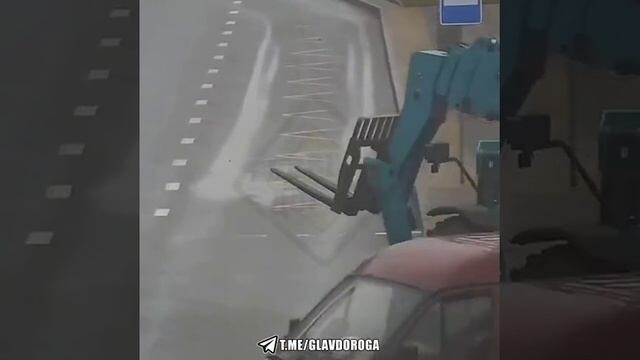 А мог бы и на вилы, как тушку настромить