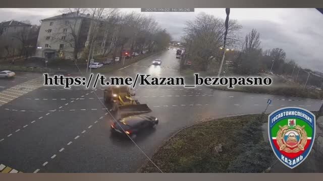 ДТП в Казани с трактором-погрузчиком "На оранжевый"