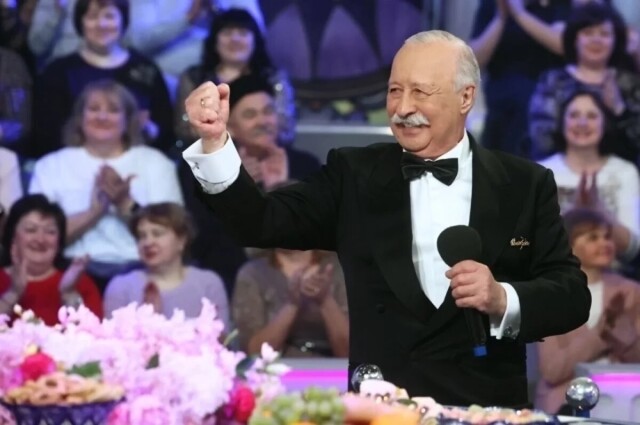 Наследство Листьева, аукционист Якубович и куча подарков. Можно ли на «Поле чудес» отгадать все буквы и не назвать слово? К юбилею телепередачи