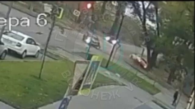 ДТП в Воронеже "Знак прилетел в парня"