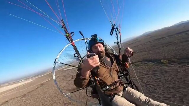 80 км/ч вниз: мотопарапланерист получил тяжёлые травмы после падения