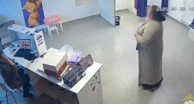 Жительница Арзамаса "обновила" гардероб бесплатно прямо в пункте выдачи заказов