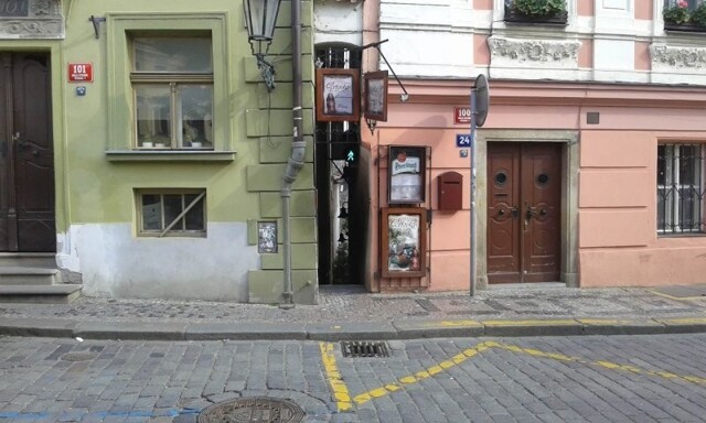 Самая узкая улица Праги