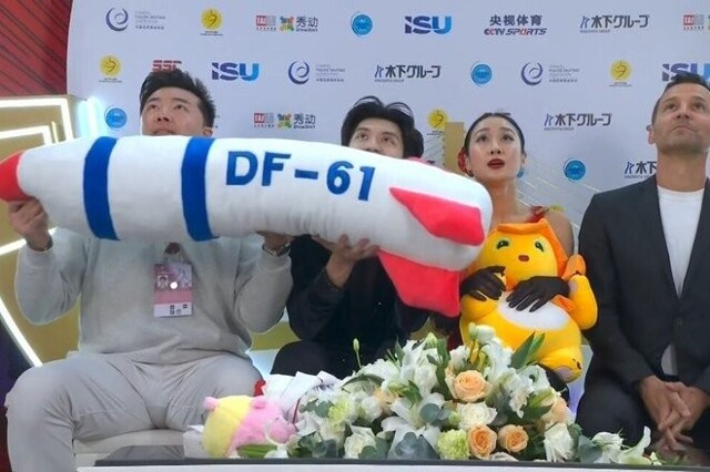 Поведение китайских фигуристов будут расследовать из-за плюшевой ракеты