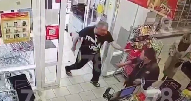 Мужчина устроил поножовщину в магазине в Санкт-Петербурге