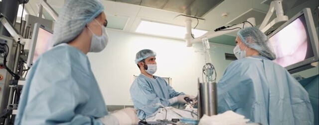 Хирурги Склифа впервые в России удалили ребро через небольшие проколы