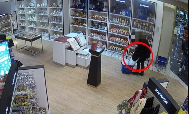 Женщина украла дорогую косметику в аэропорту Пулково