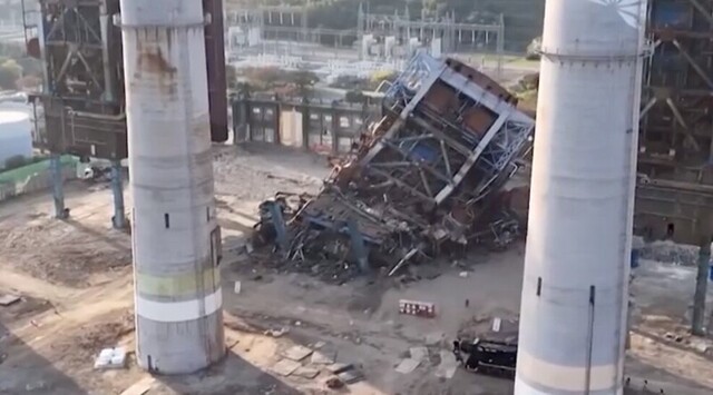 В Южной Корее обрушилась 60-метровая башня ТЭЦ