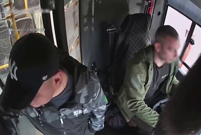 Полицейские задержали водителя автобуса и механика за попытку кражи запчастей с автобазы