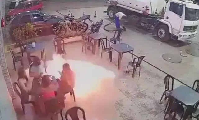 Бесстрашный бразилец решил покурить на заправке и устроил огненный хаос