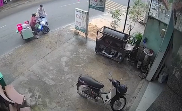 На улице мужчина перегородил путь женщине — и получил мгновенную расплату