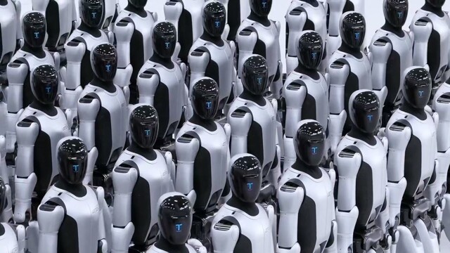 Китайская компания показала "армию" человекоподобных роботов