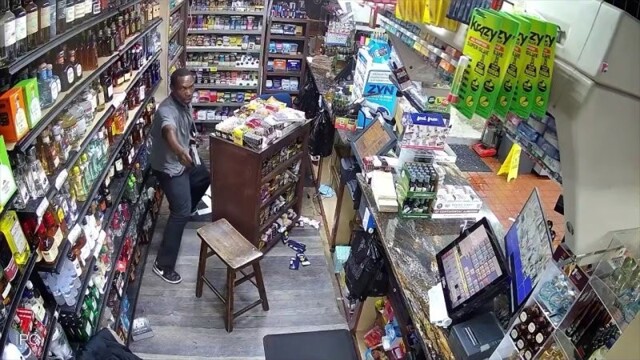 В США мужчина с пистолетом получил выстрел в голову от полиции