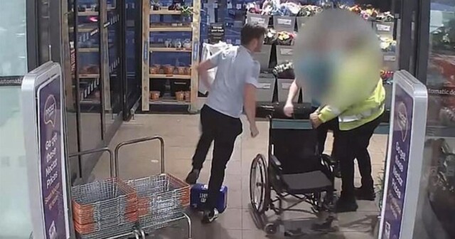 Колясочник мгновенно «исцелился», когда его поймали на воровстве