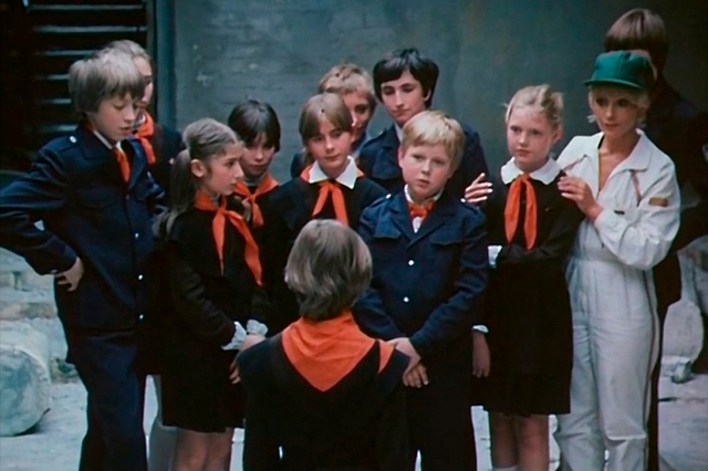 — Вообще–то никто никуда не полетит, — заявила Алиса. (альтернативная версия)⁠