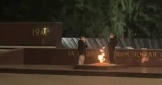 Школьники пожарили еду на Вечном огне в Краснодарском крае