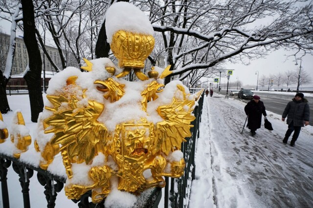 Госдума намерена законодательно закрепить православные кресты на гербе России