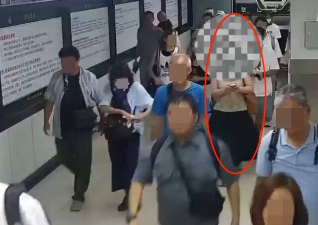 Китаянка пыталась пронести на себе более 200 живых рыб