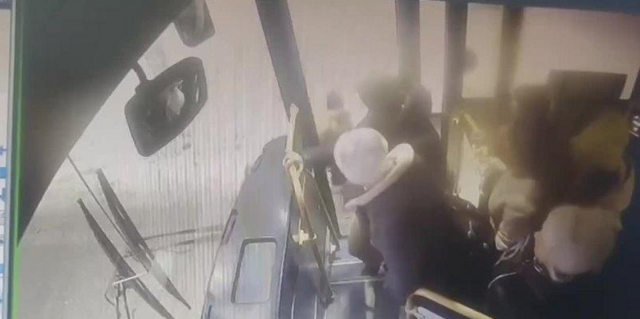 Водитель автобуса спасла дошкольника, потерявшегося в метель