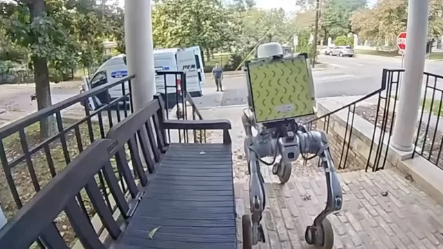 Робот-доставщик не справился с посылкой