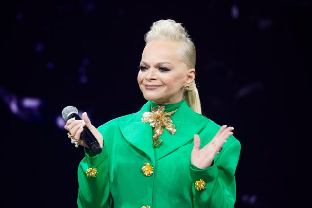 Лариса Долина может полностью компенсировать стоимость квартиры, проданной "под влиянием мошенников", новогодними концертами