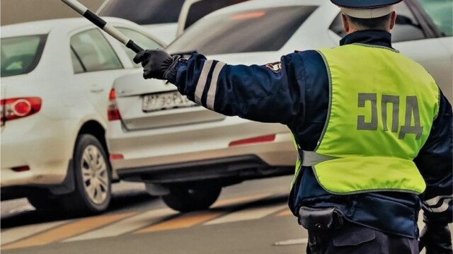 Из двух полос поворот налево в одну полосу, кто обязан уступить дорогу, а кто имеет право проехать первым. Реальная судебная практика