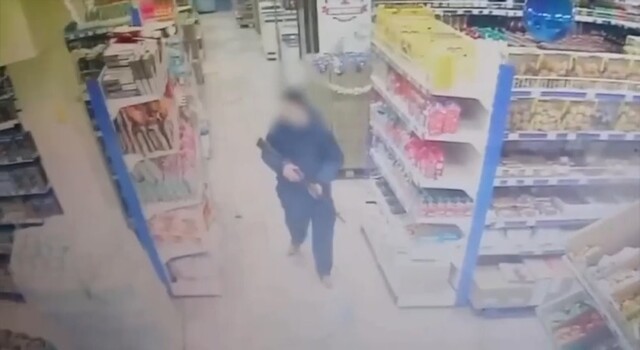 Мужчина открыл стрельбу из автомата в донецком супермаркете
