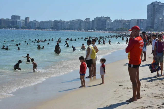 В Рио-де-Жанейро пилот рекламного самолета погиб во время своего первого полета с баннером