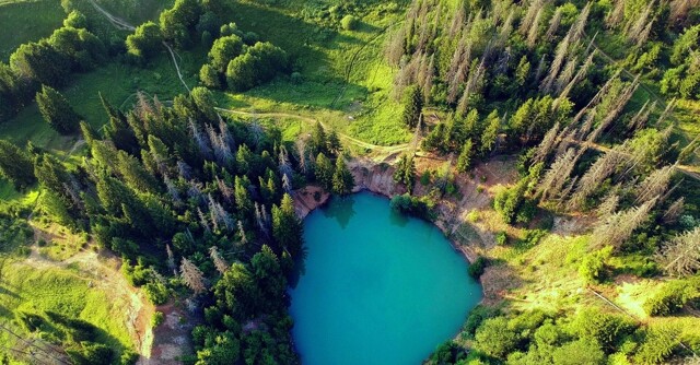 Морской Глаз, который смотрит с Земли в небо