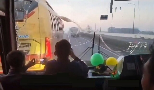 Видео безумных гонок водителей автобусов в Бангладеш