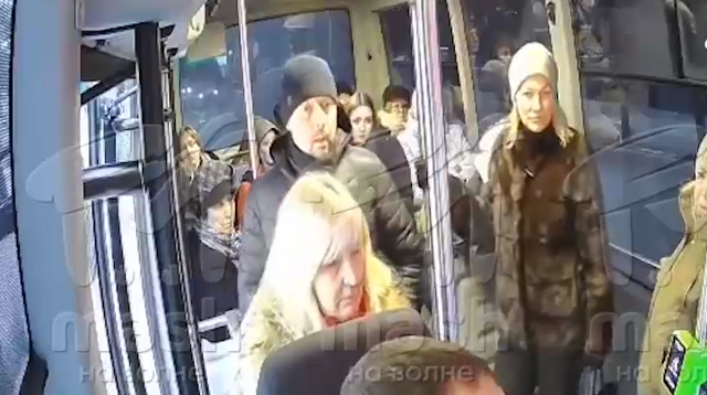 В Ялте пассажир избил водителя автобуса из-за просьбы уступить место девушке