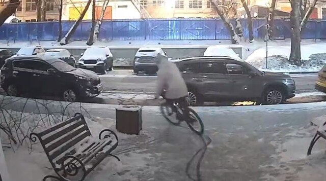 Картавый воришка украл велосипед из подъезда дома в Москве
